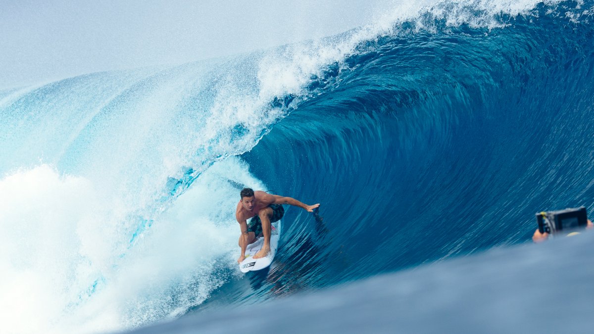 Серфер в трубе