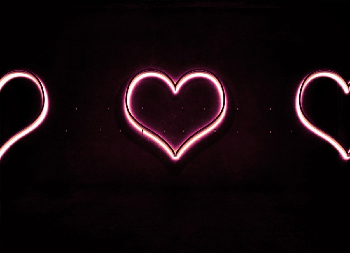 Красивое неоновое сердце