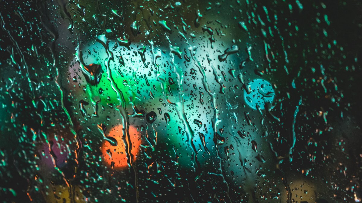 Дождь на стекле