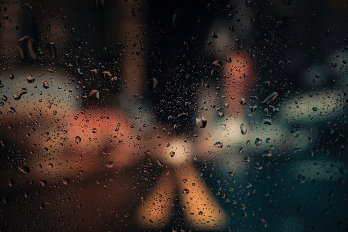 Дождь на стекле