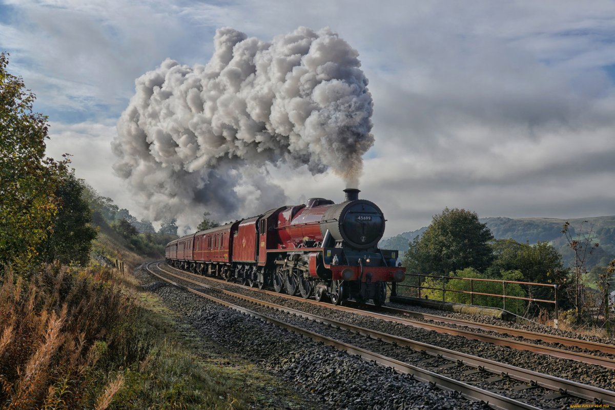 Паровоз на рассвете