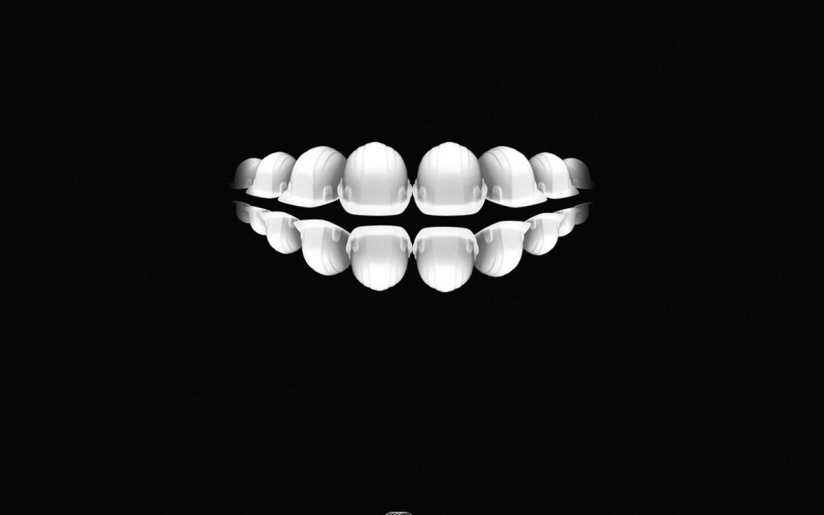 Зубы на черном фоне