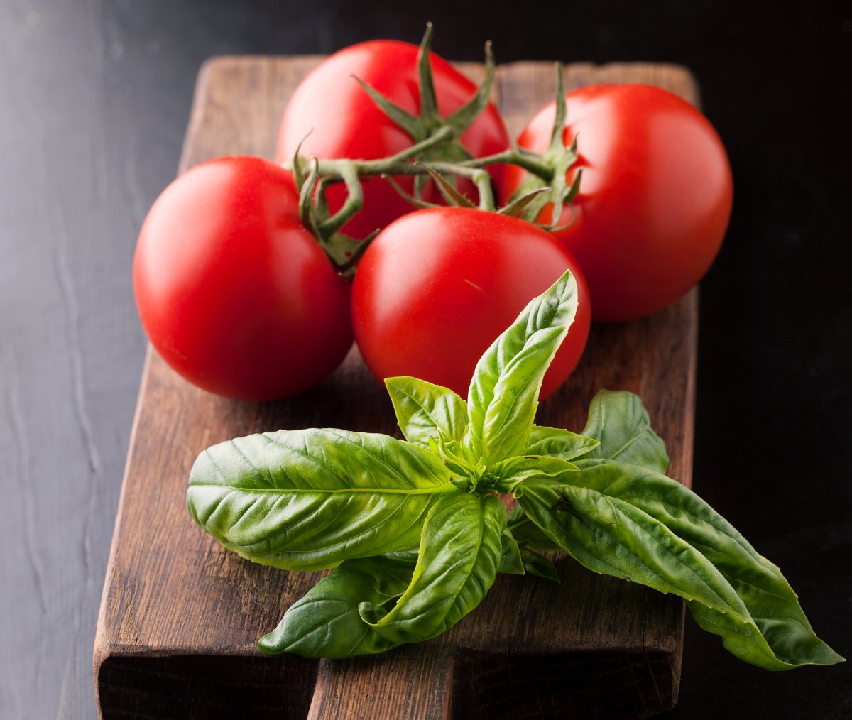 Томат и зелень