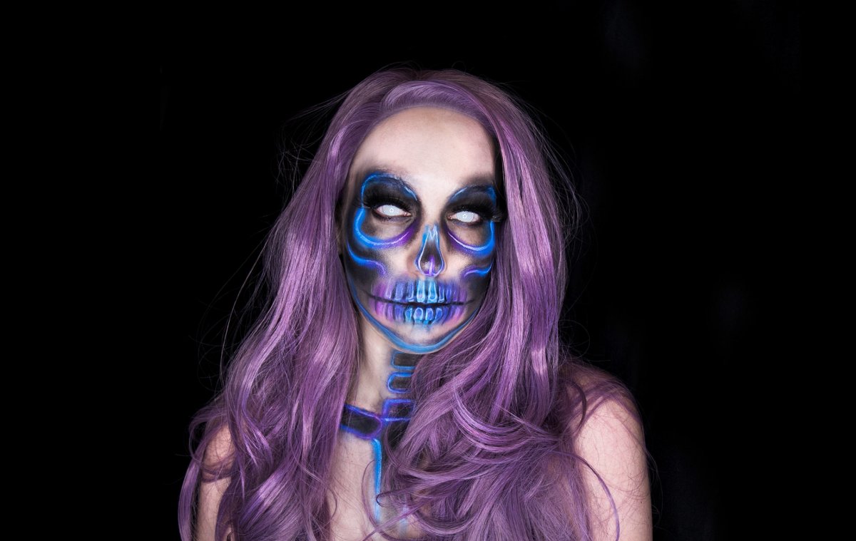 Неоновый череп