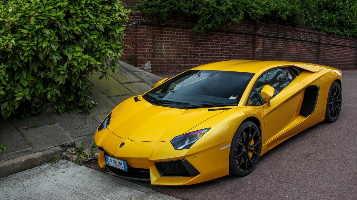 Lamborghini Aventador lp700-4 Yellow