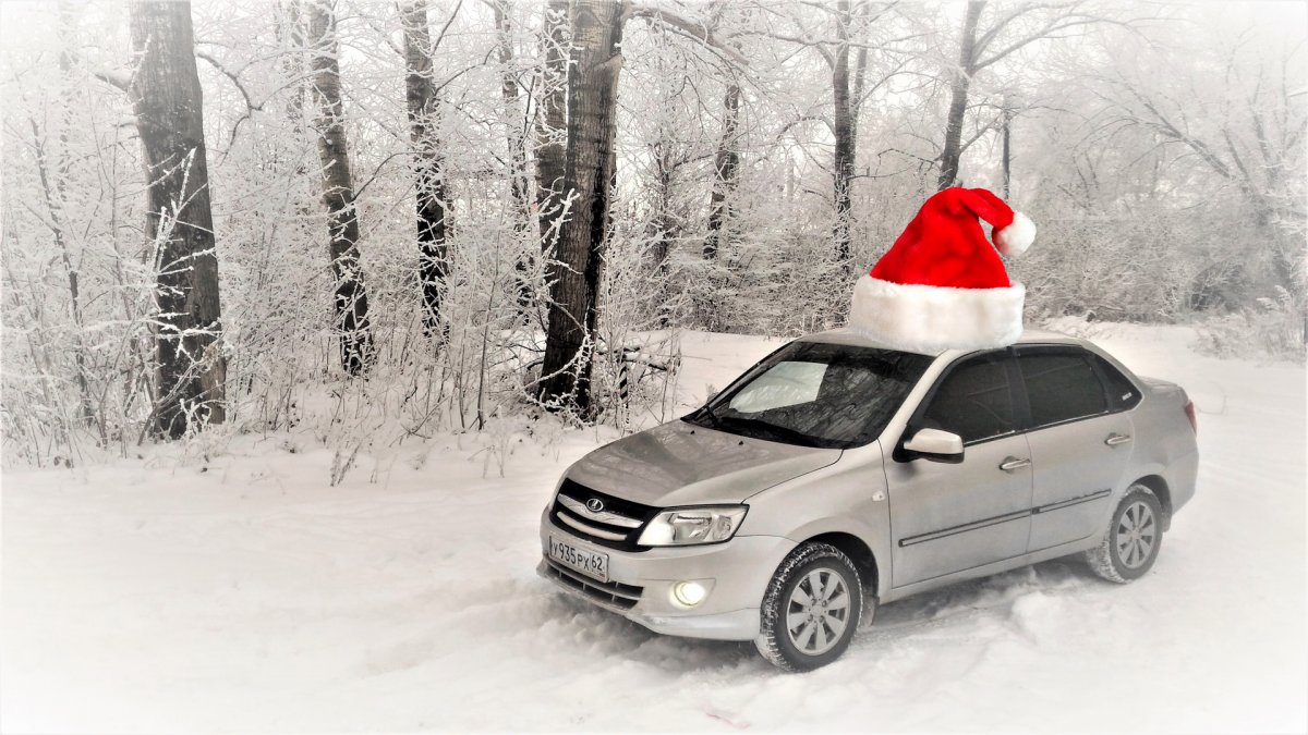 Лада Гранта лифт бэк в снегу