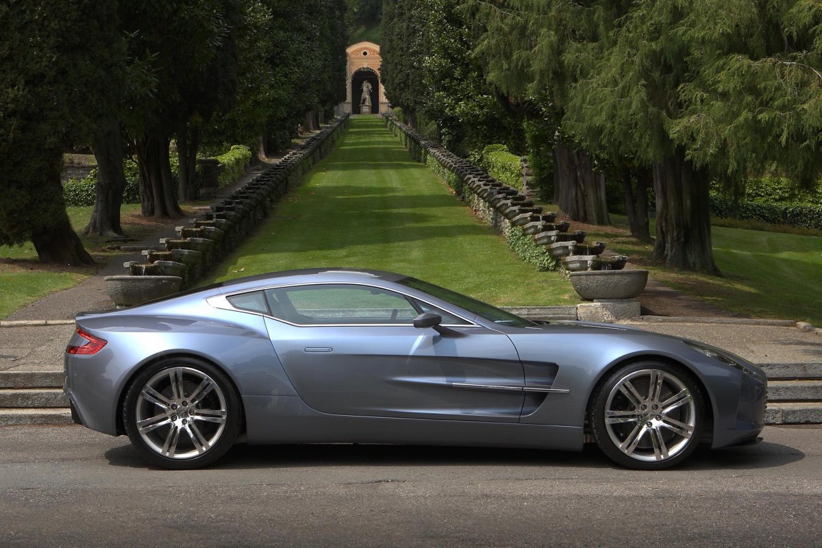 Автомобиль Aston Martin one-77