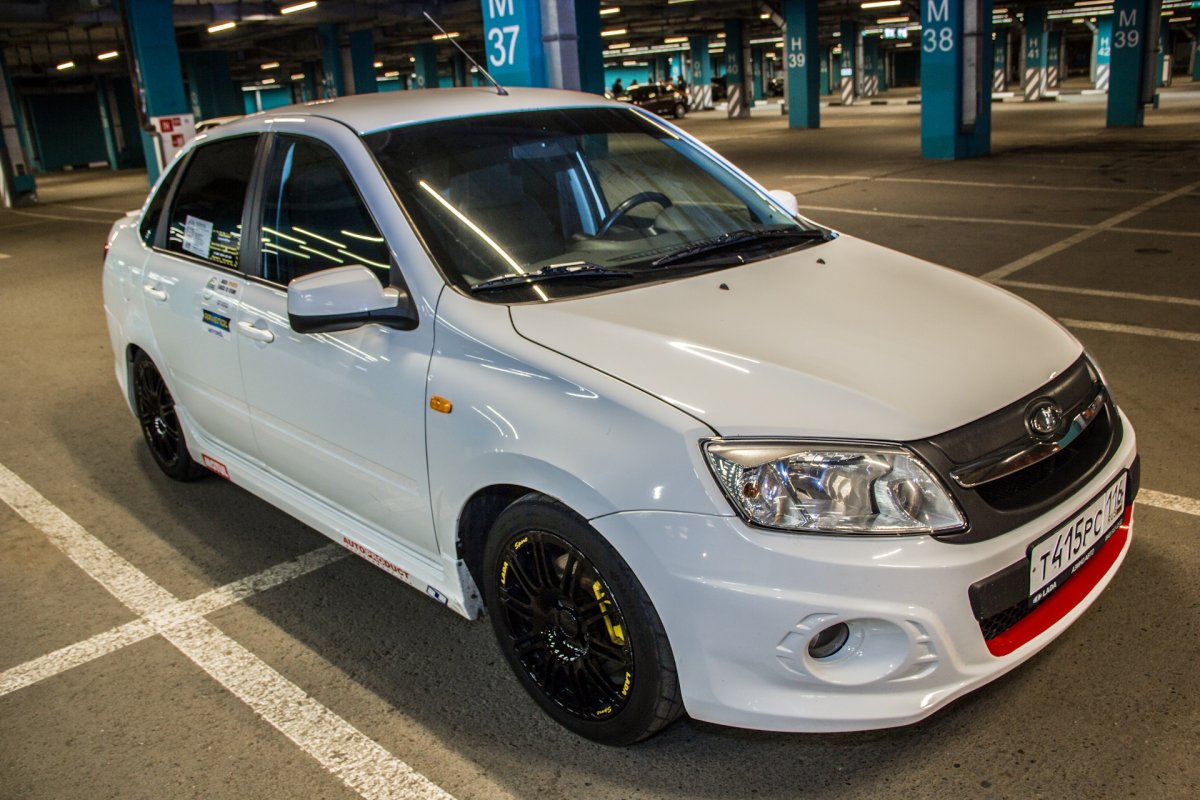 Лада Гранта спорт 2020 белая