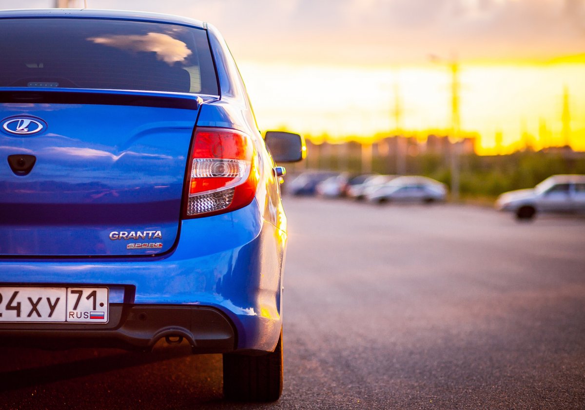 Лада Гранта спорт голубая Планета