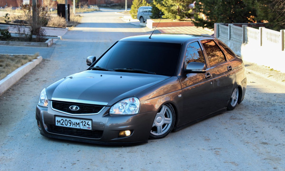 Лада Приора седан тонированная