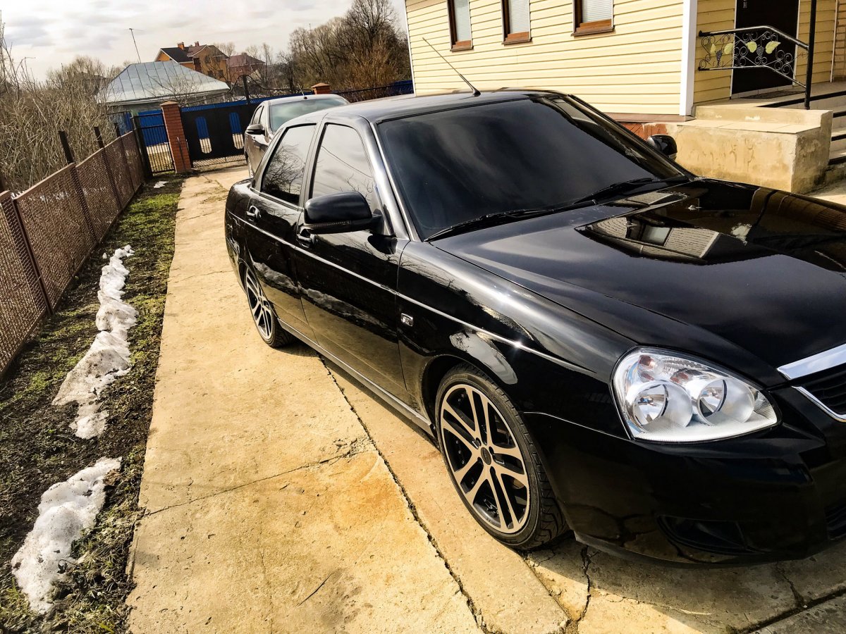 Лада Приора хэтчбек девушка