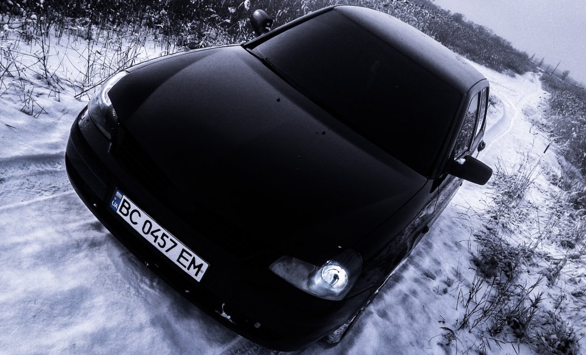 Черная тонированная Приора 05 рег