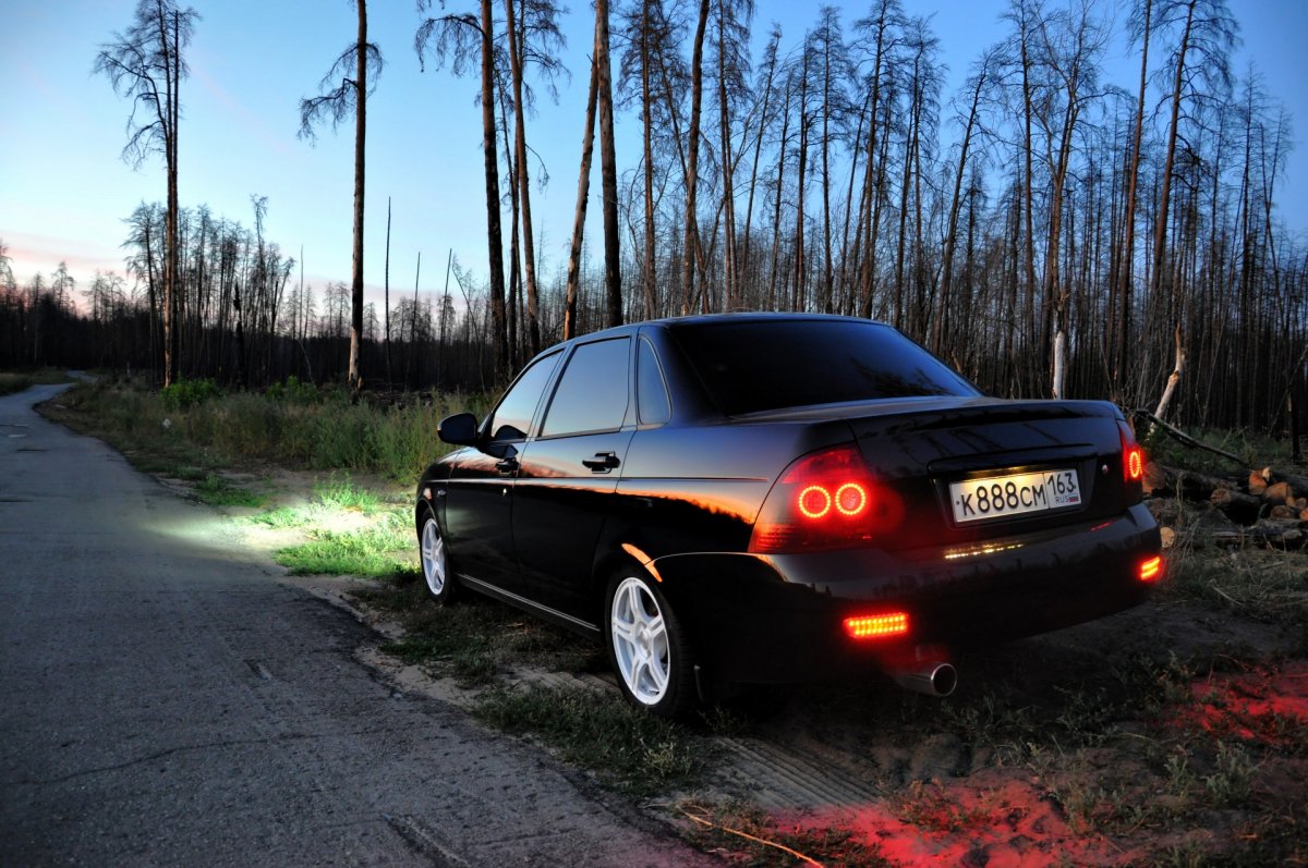 Черная Приора и девушка