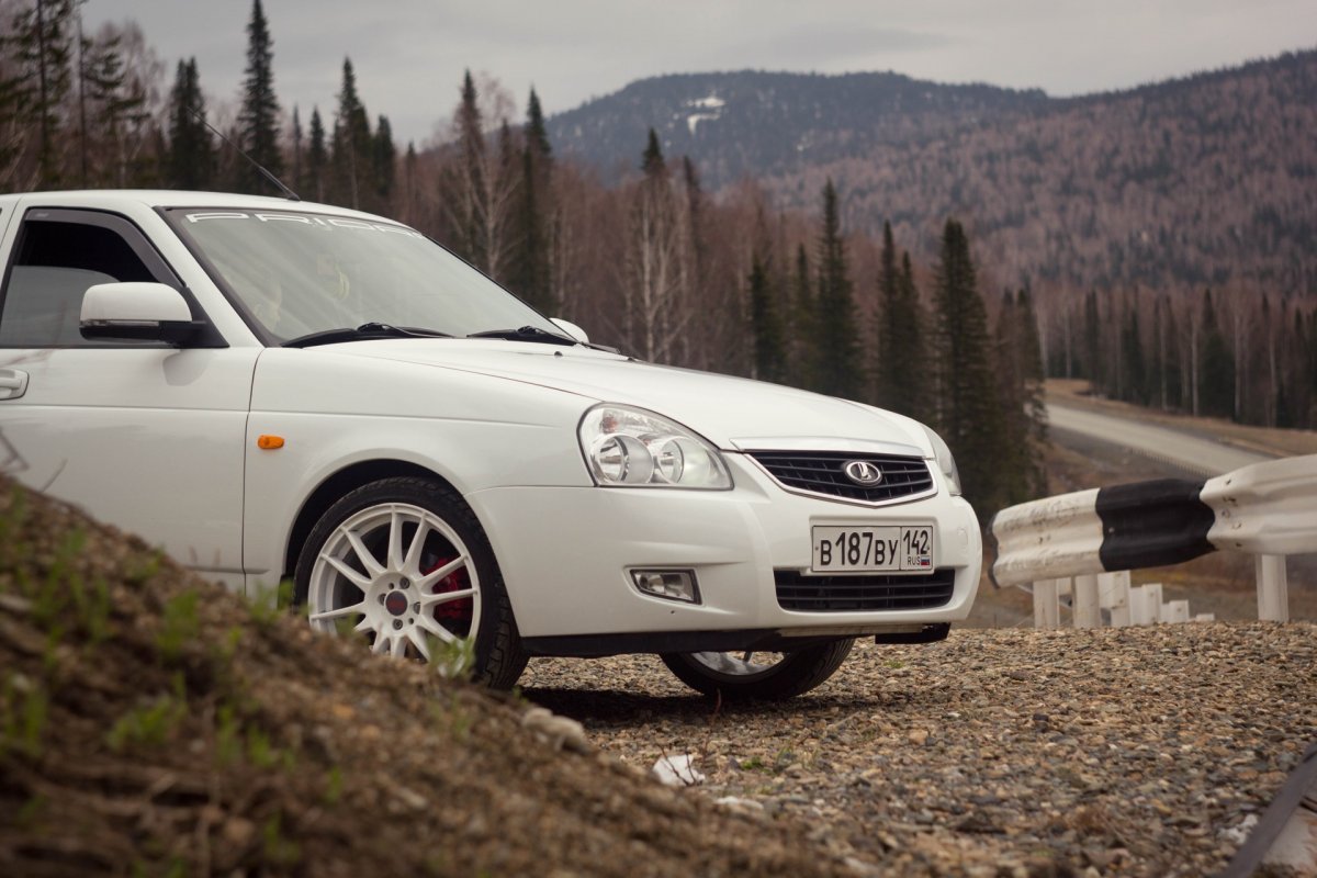 Лада Приора хэтчбек бункер