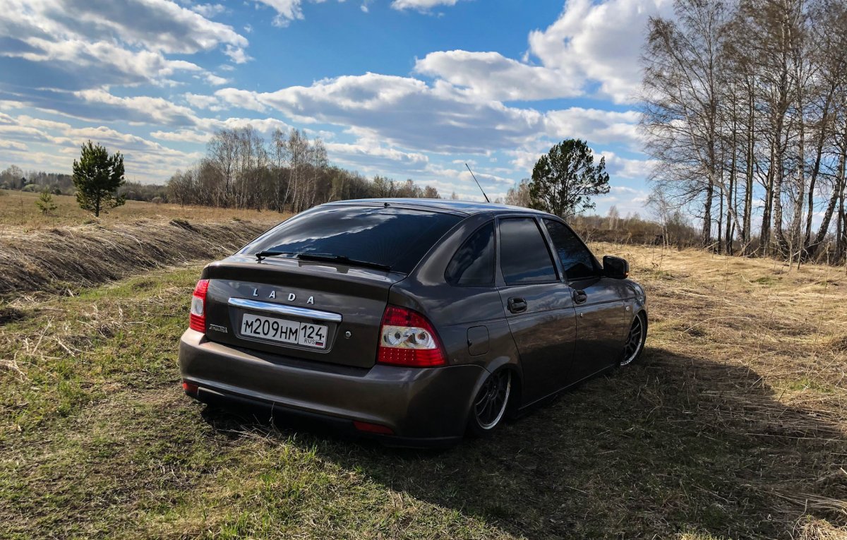 Лада Приора седан на закате