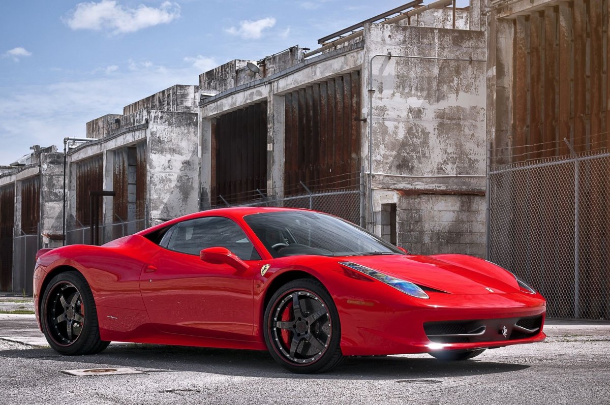 Красная Феррари 458