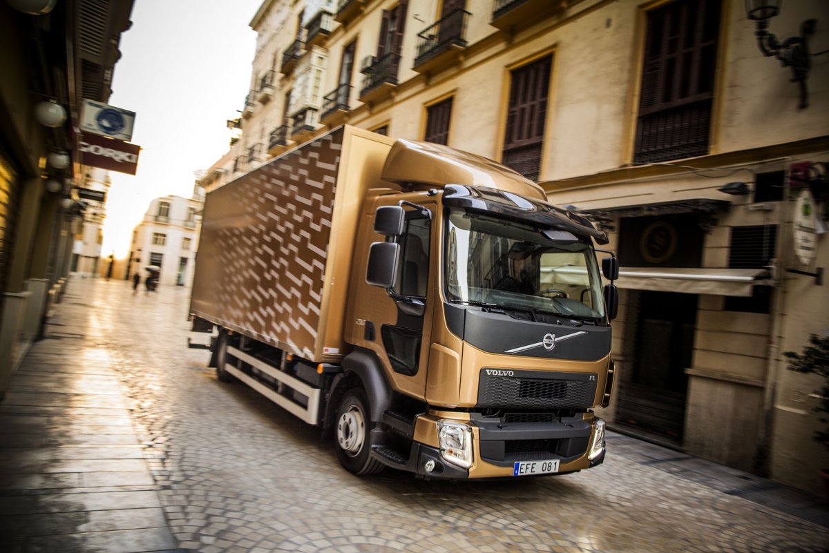 Volvo Trucks 2100