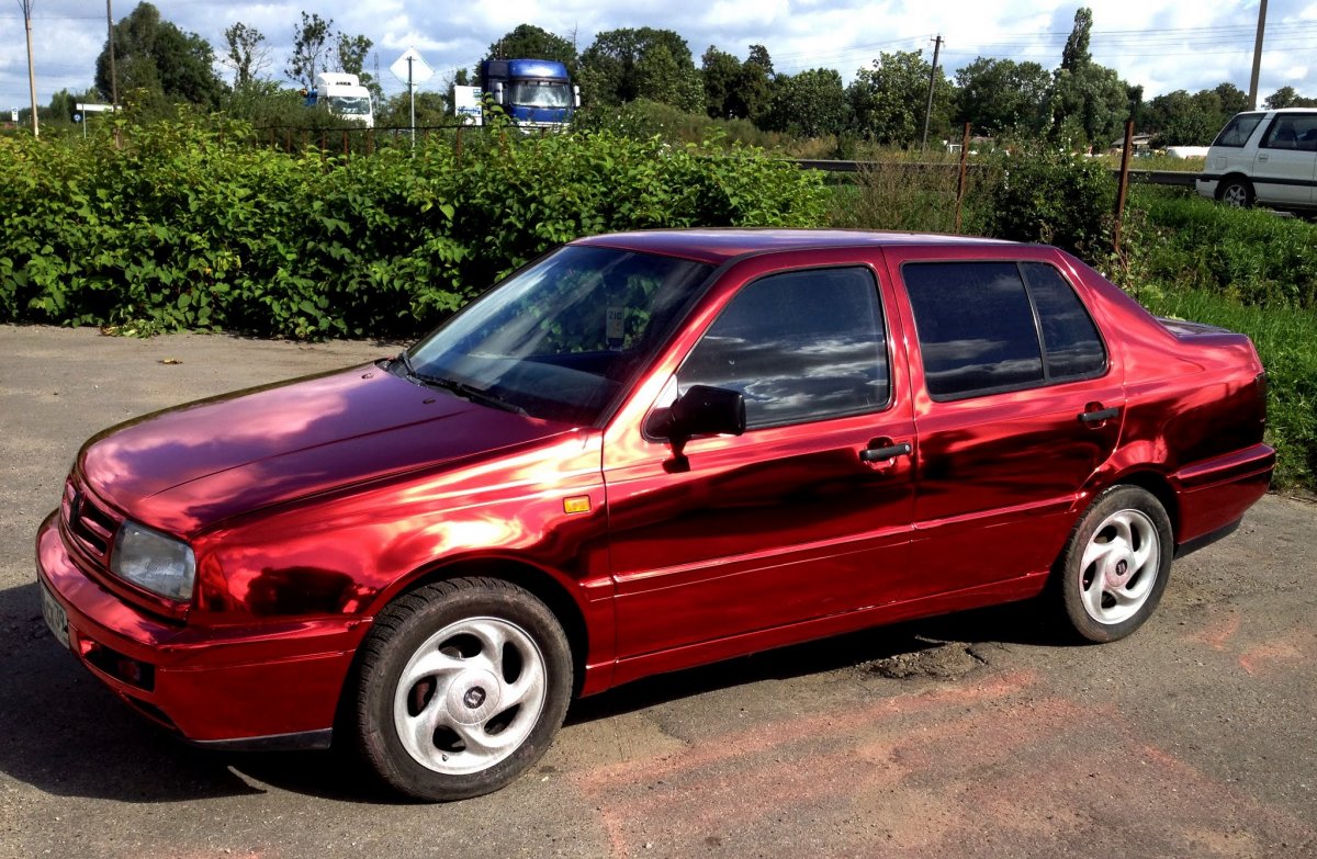 Volkswagen Golf 3 вишневый