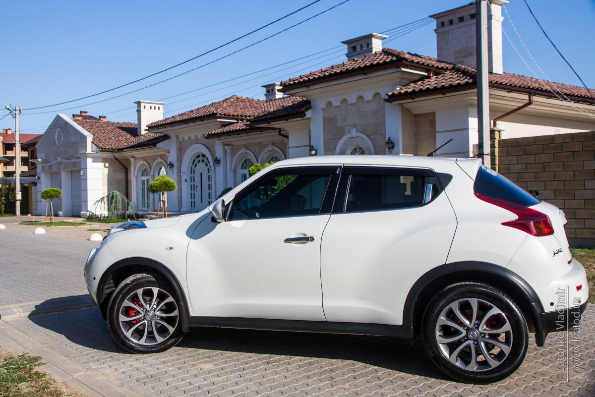 Nissan Juke белый r18