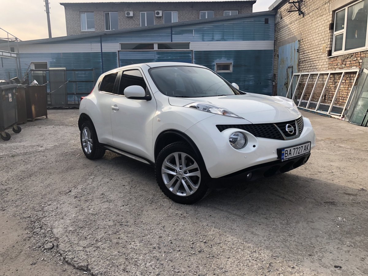 Ниссан Жук белый 2013
