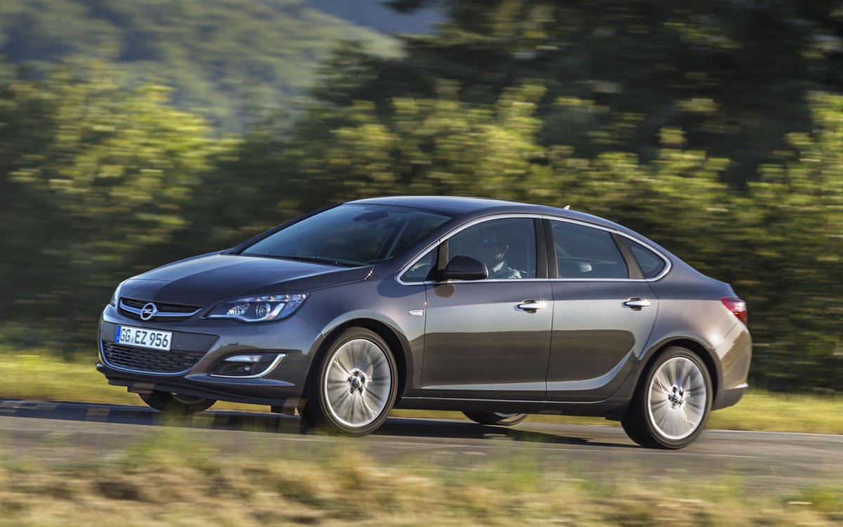 Опель Астра седан 2013