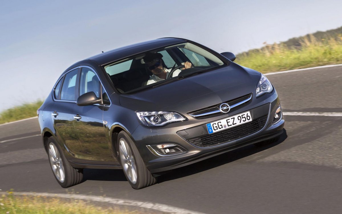 Opel Astra sedan 2020