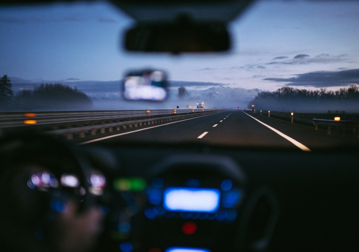 Ночная дорога из машины