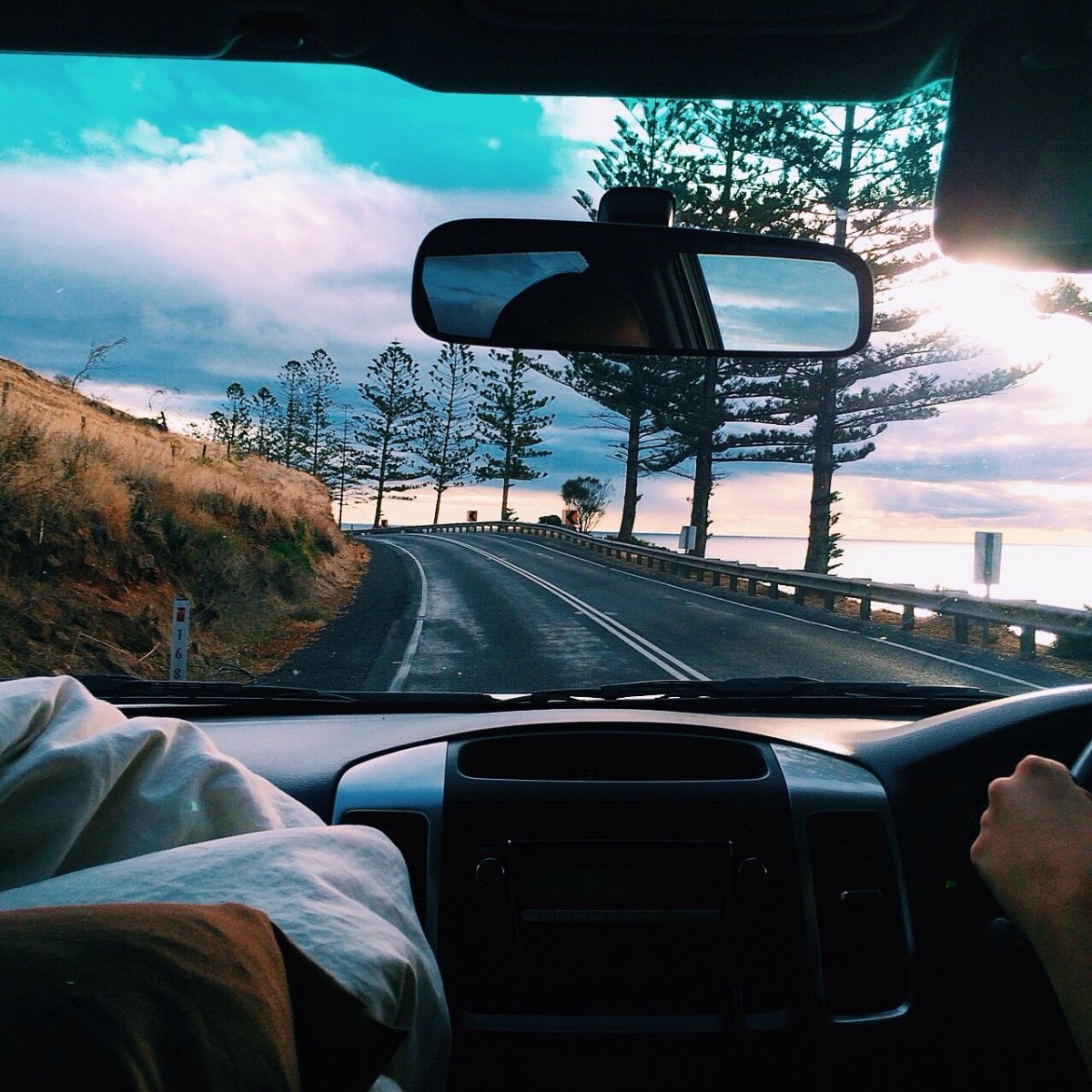 Сесть в машину и уехать далеко