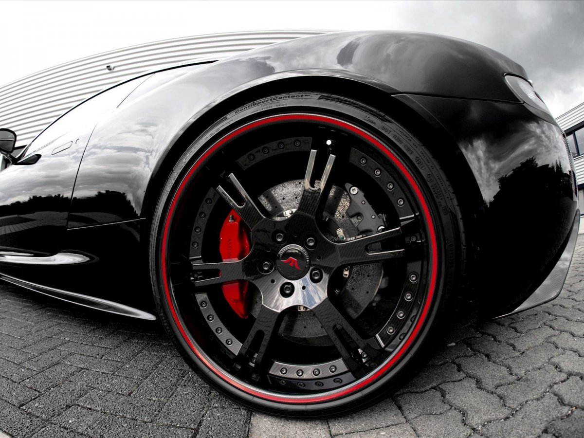 Красно черные диски на авто