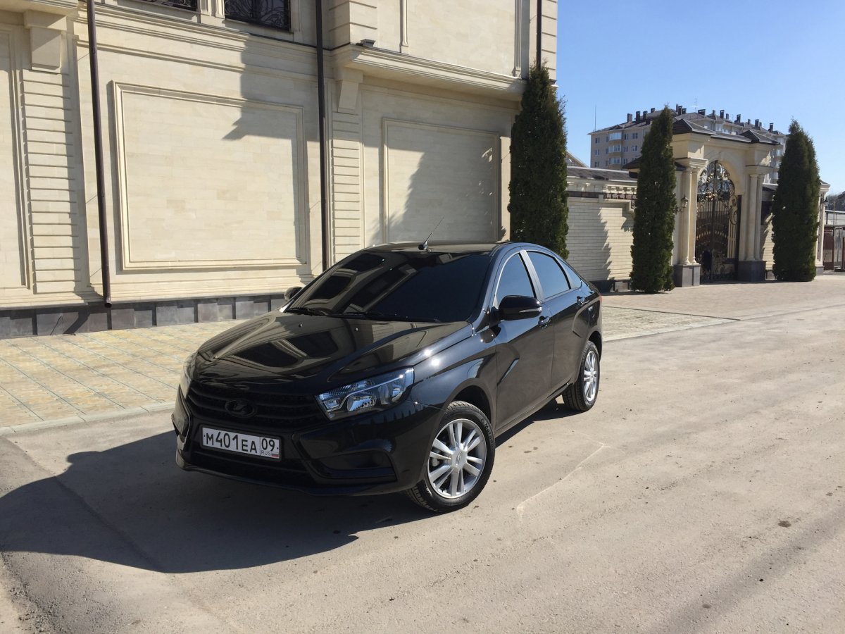 Лада Веста седан черная антихром