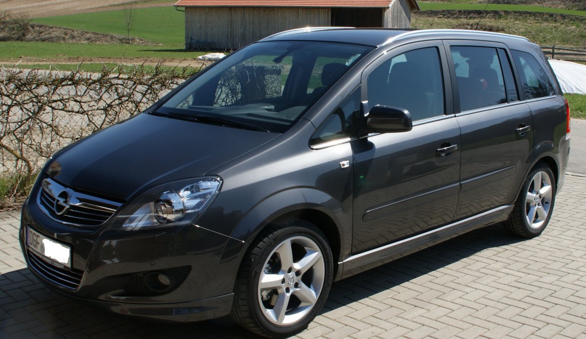 Субару Травик Vauxhall Zafira
