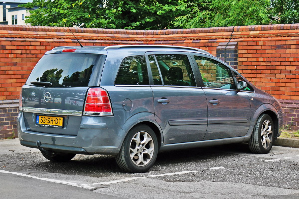 Опель Зафира б r17