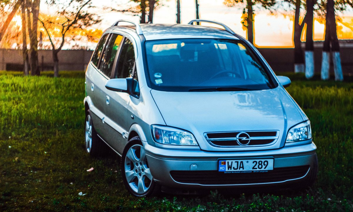 Опель Зафира Корса минивэна