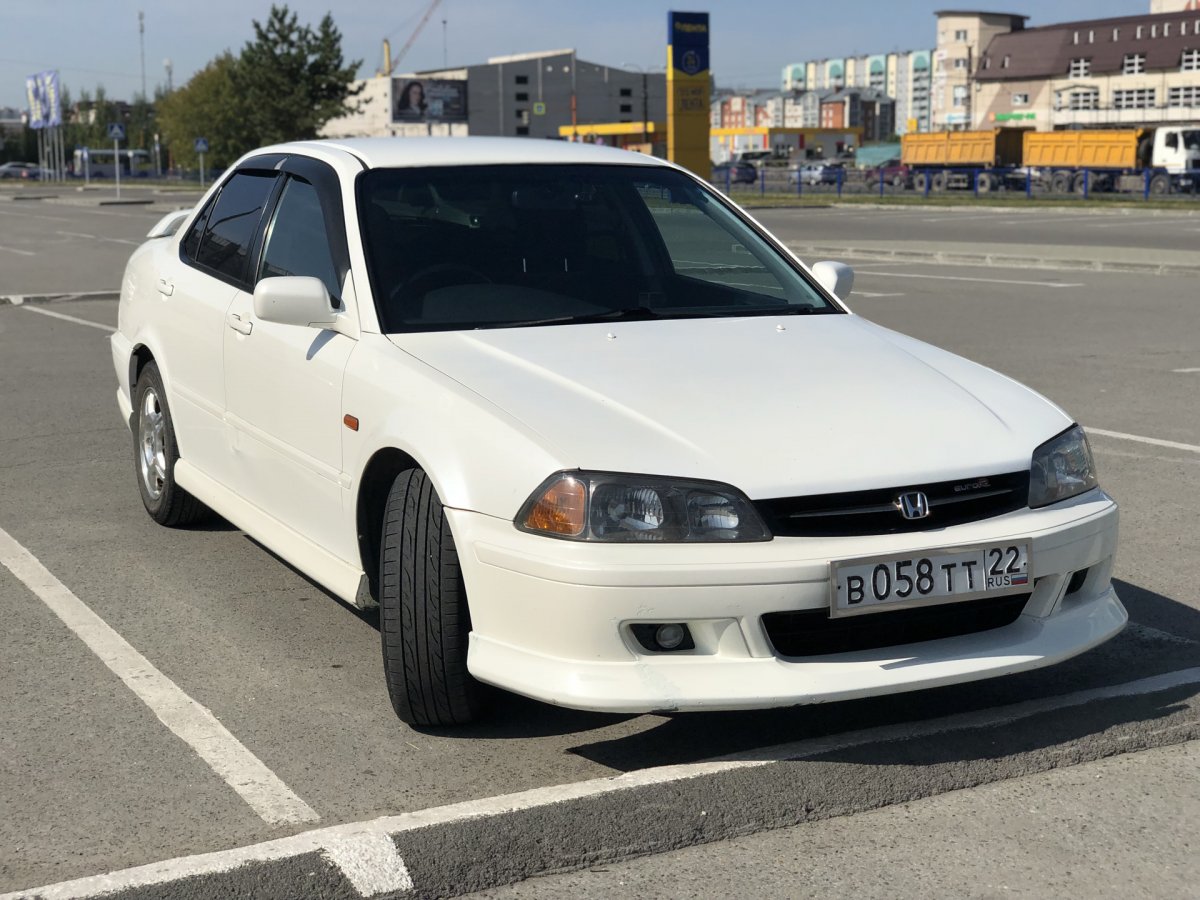 Машина Honda Torneo