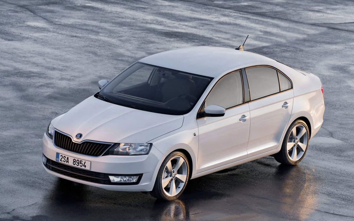 Skoda Рапид красный