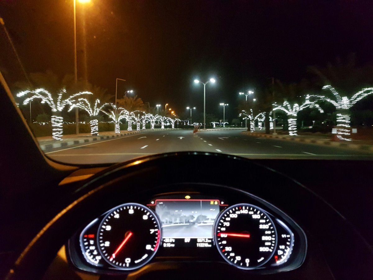 Девушка в машине Ауди