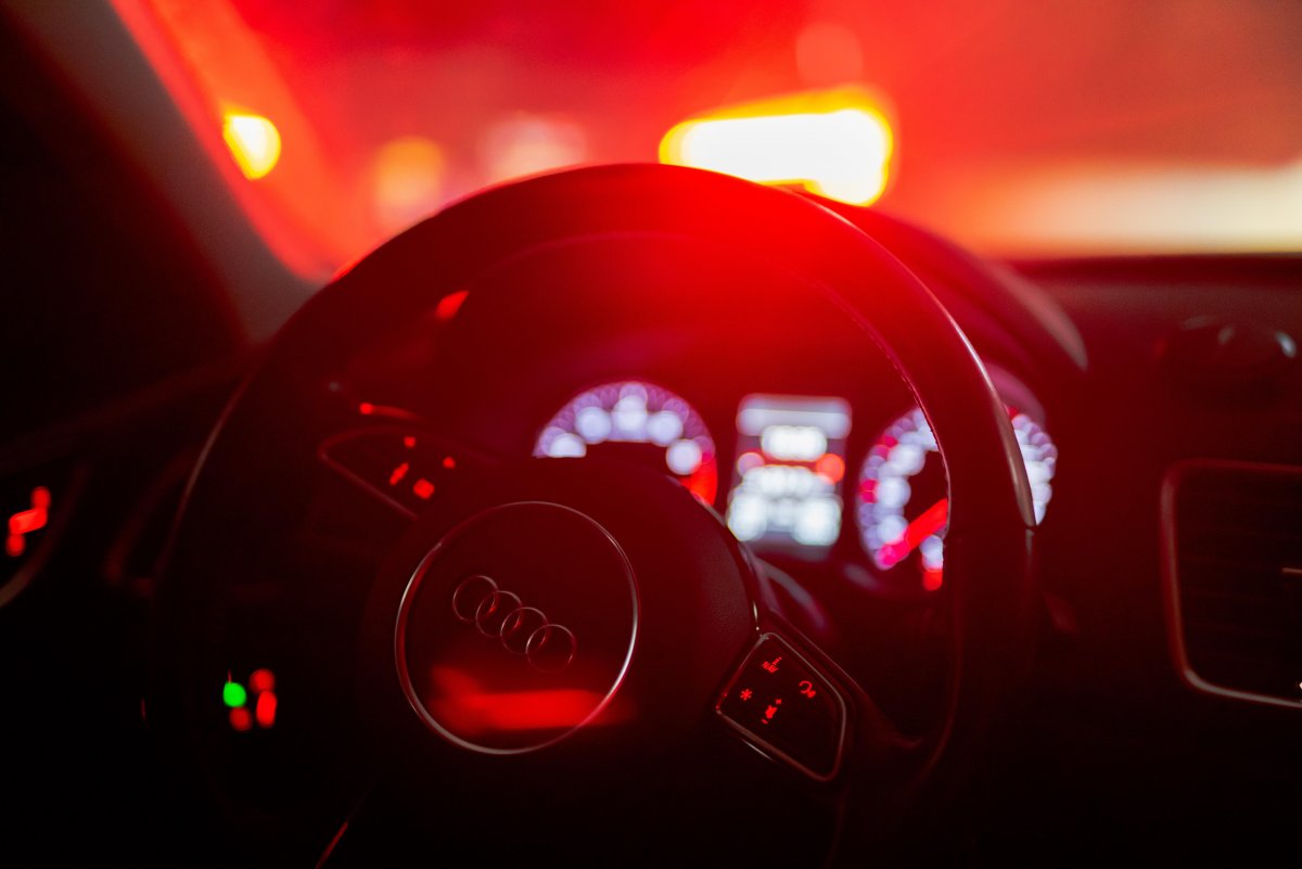 За рулем Мерседеса ночью