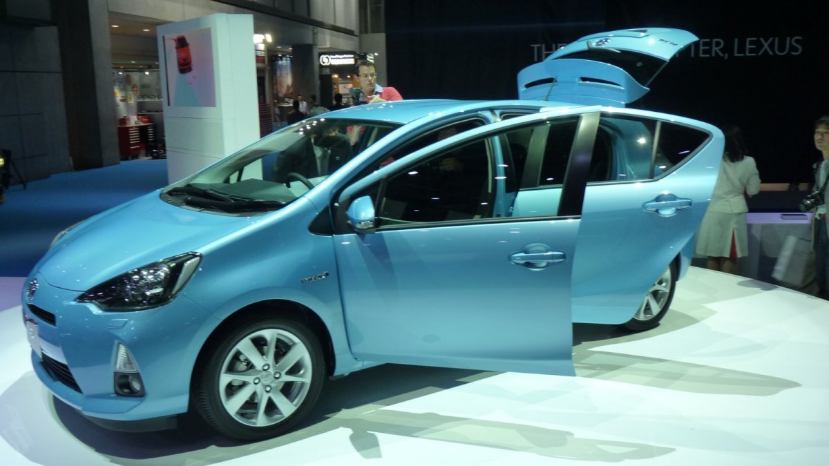 Тойота Приус Аква