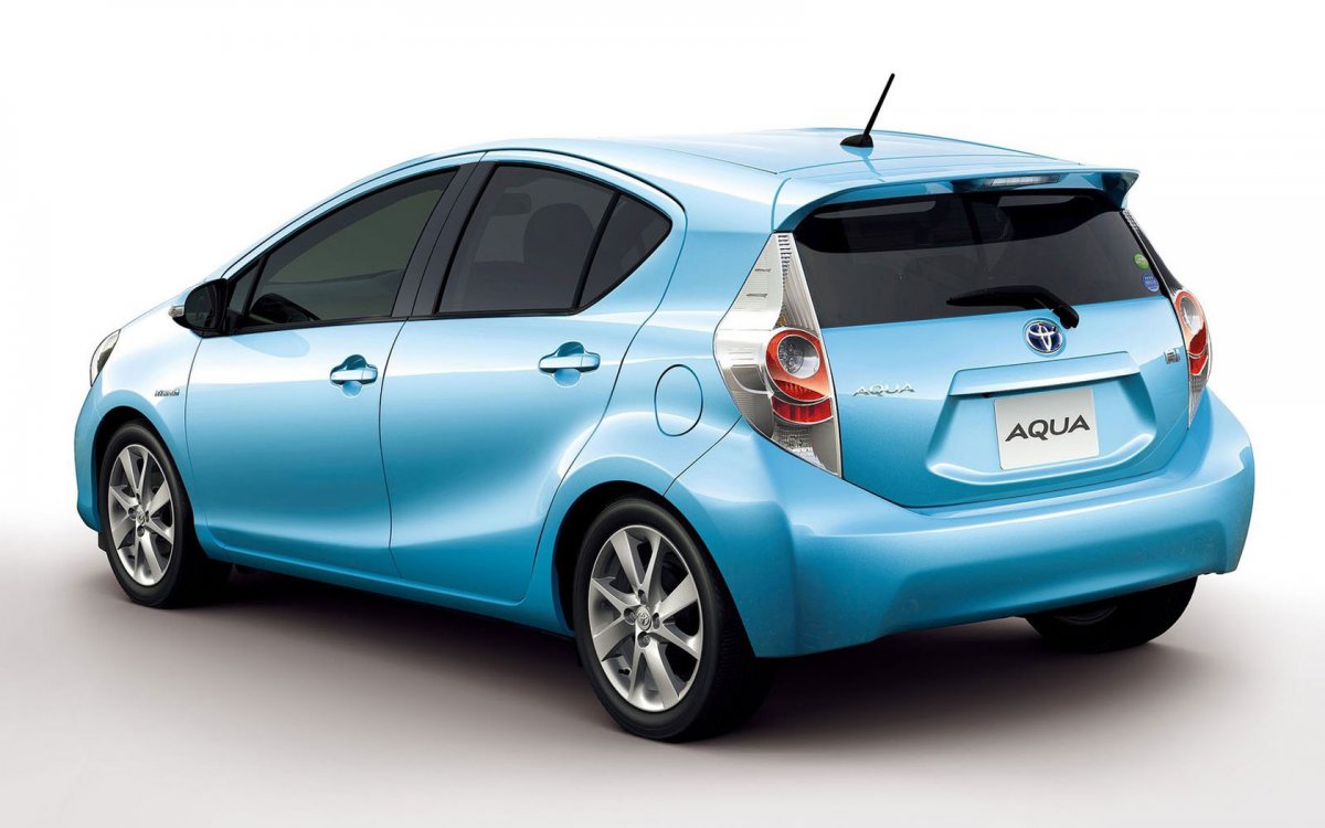 Toyota Aqua Hybrid 2014