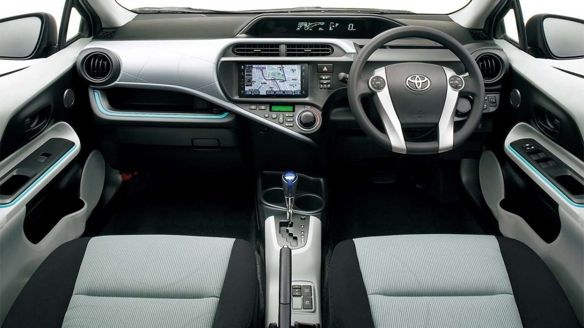 Toyota Aqua 2014 салон