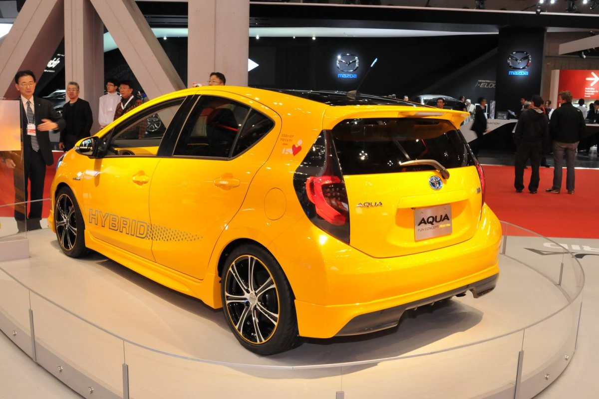 Toyota Aqua Hybrid 2016