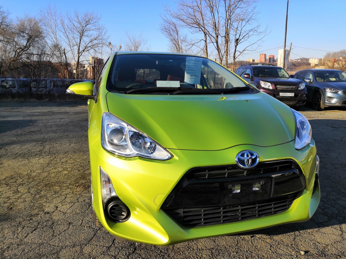 Тойота Аква гибрид 2018