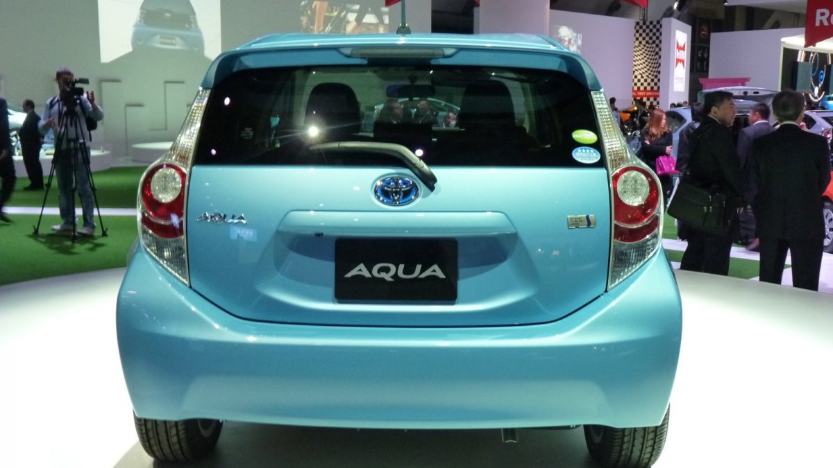 Toyota Aqua Hybrid 2016