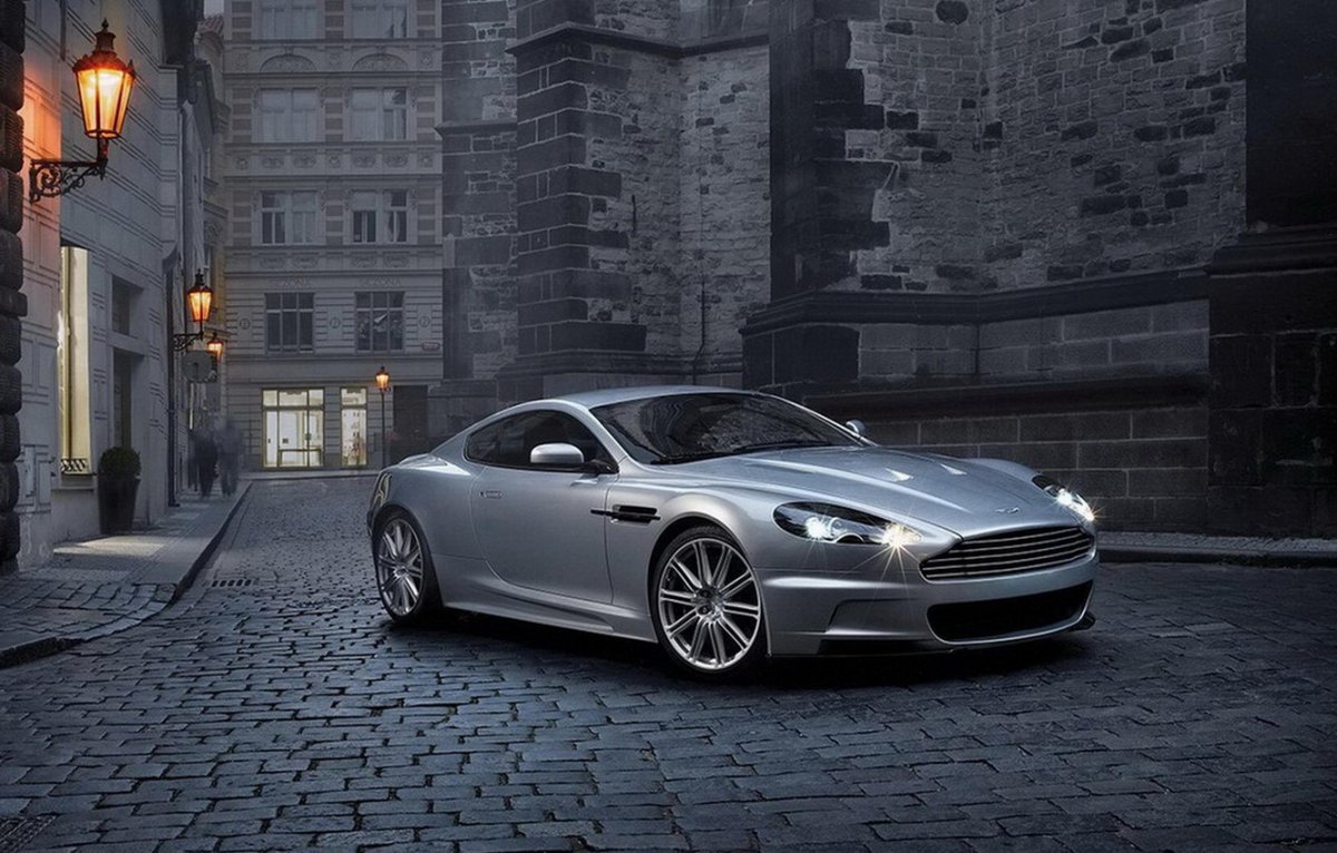 Aston Martin v12 Vantage