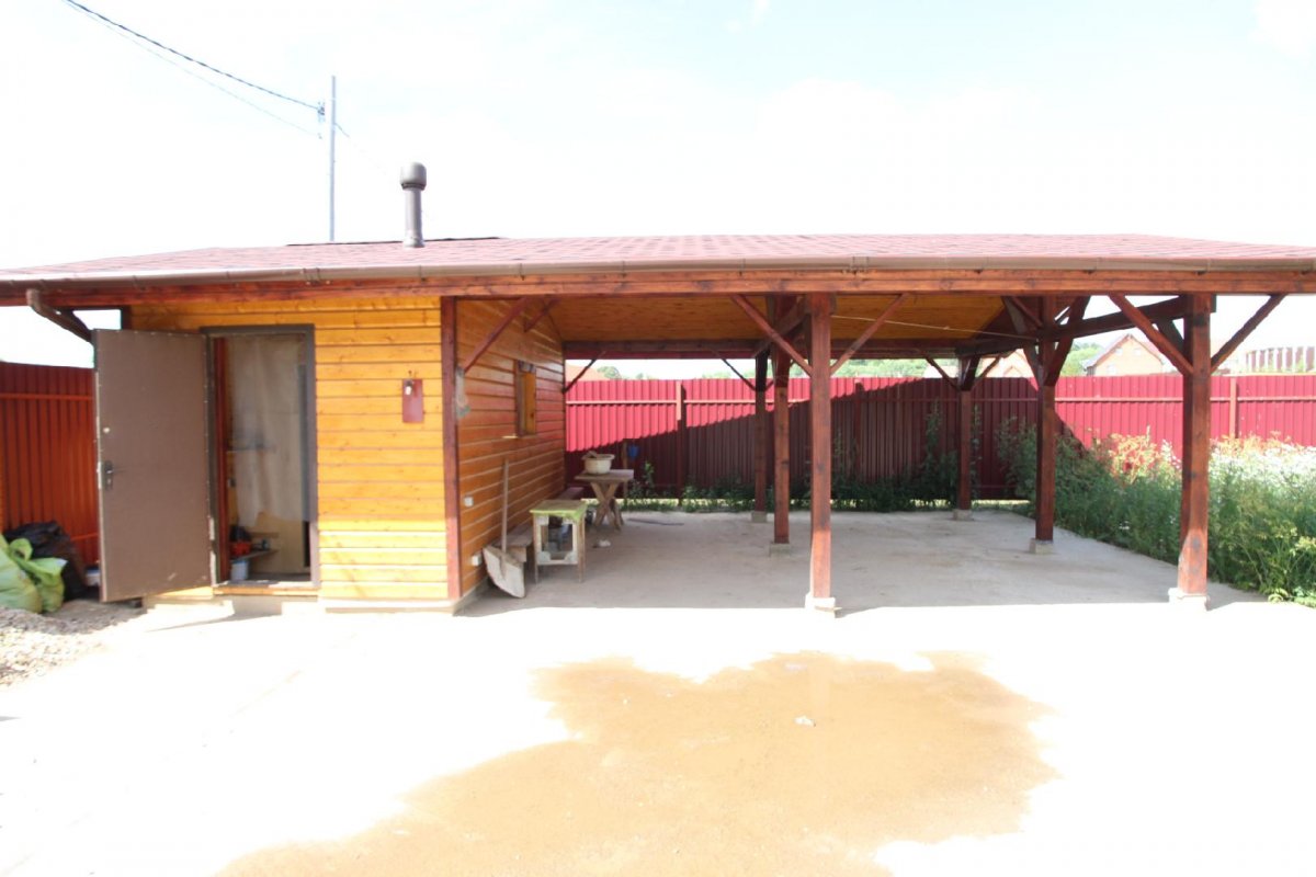 Гараж с навесом для машины