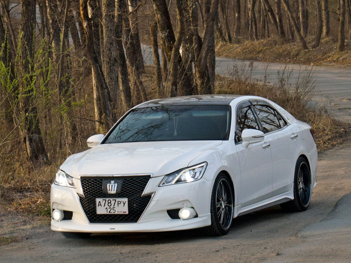 Тойота Crown athlete