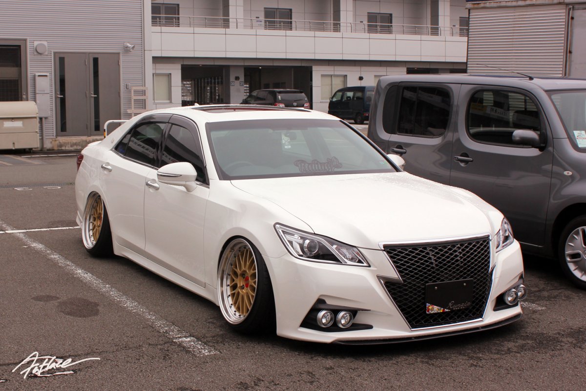 Toyota Crown athlete 2014