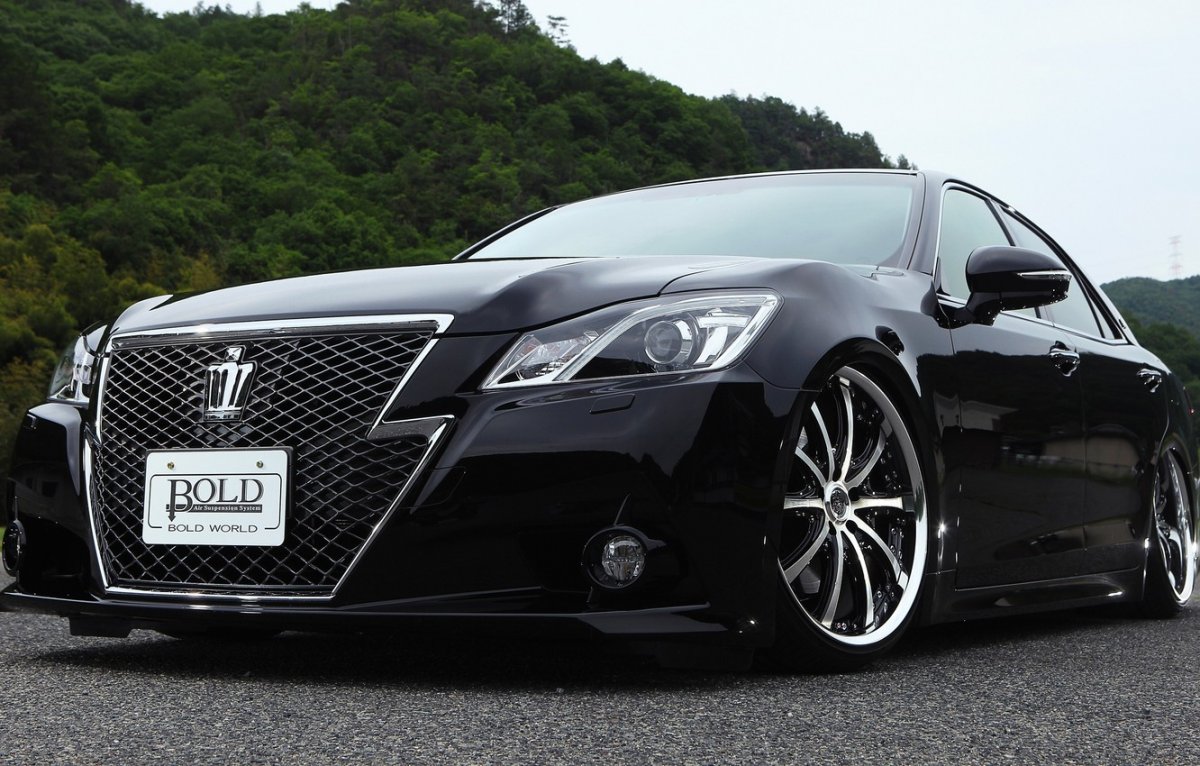 Toyota Crown 210 athlete