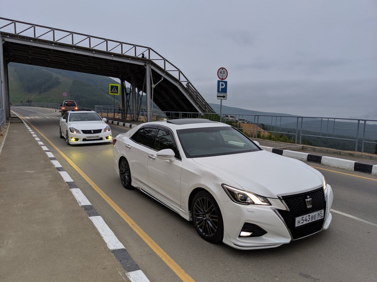 Toyota Crown athlete