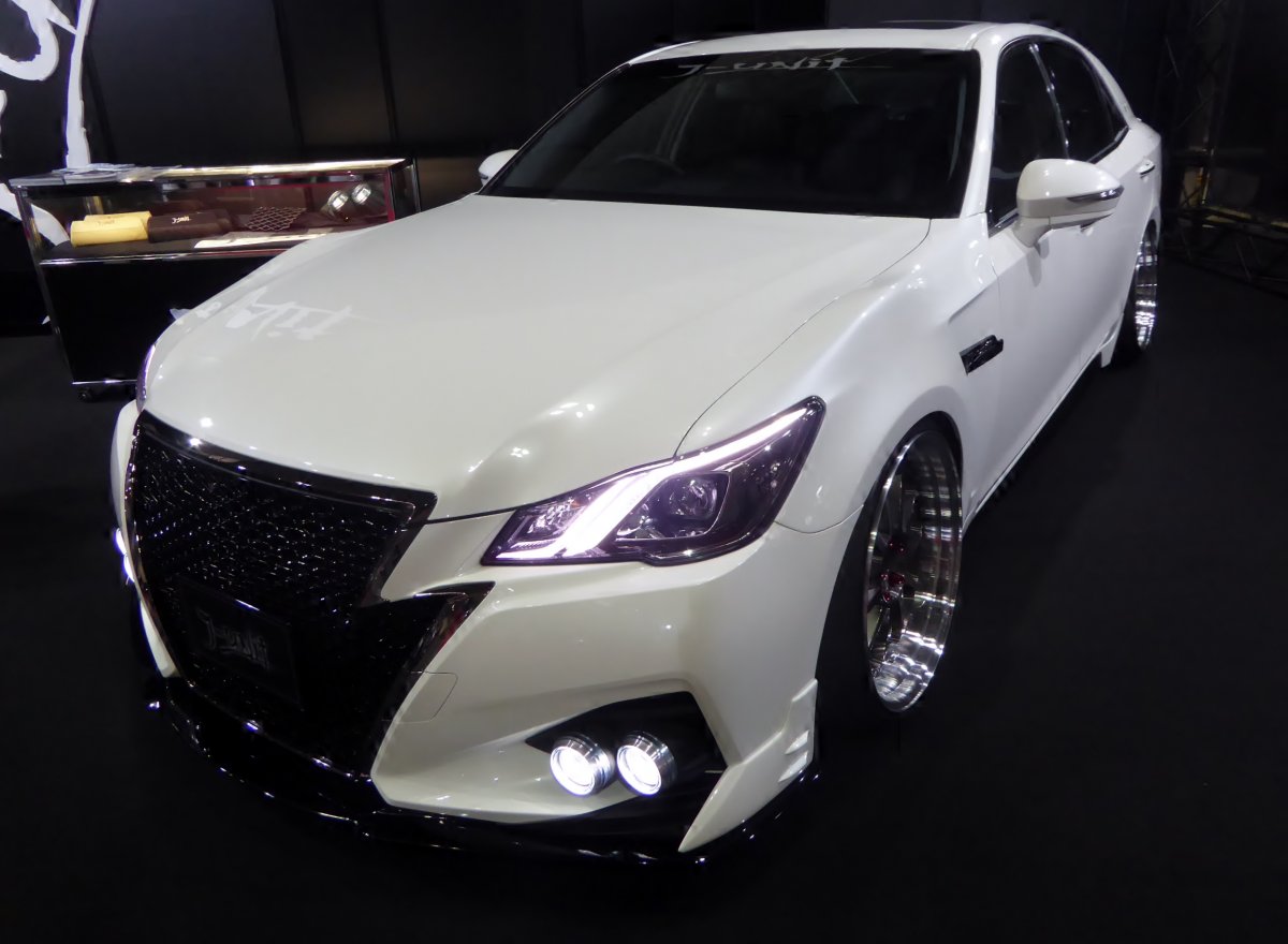 Toyota Crown grs200 athlete